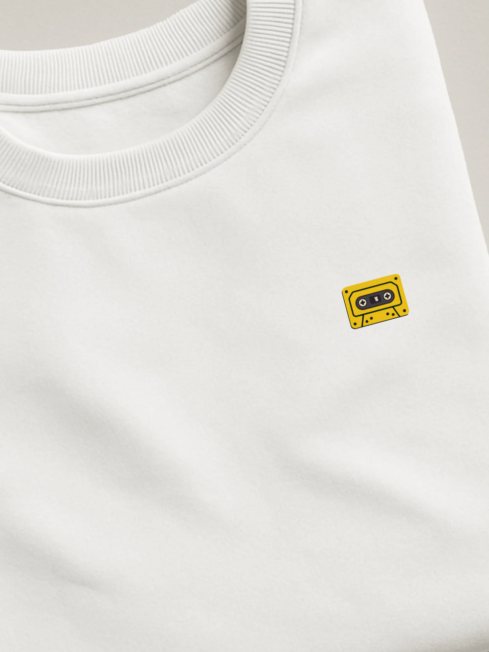 Retro Minis - Cassette - Regular/Oversized Sweatshirt White close-up by inspire.inc