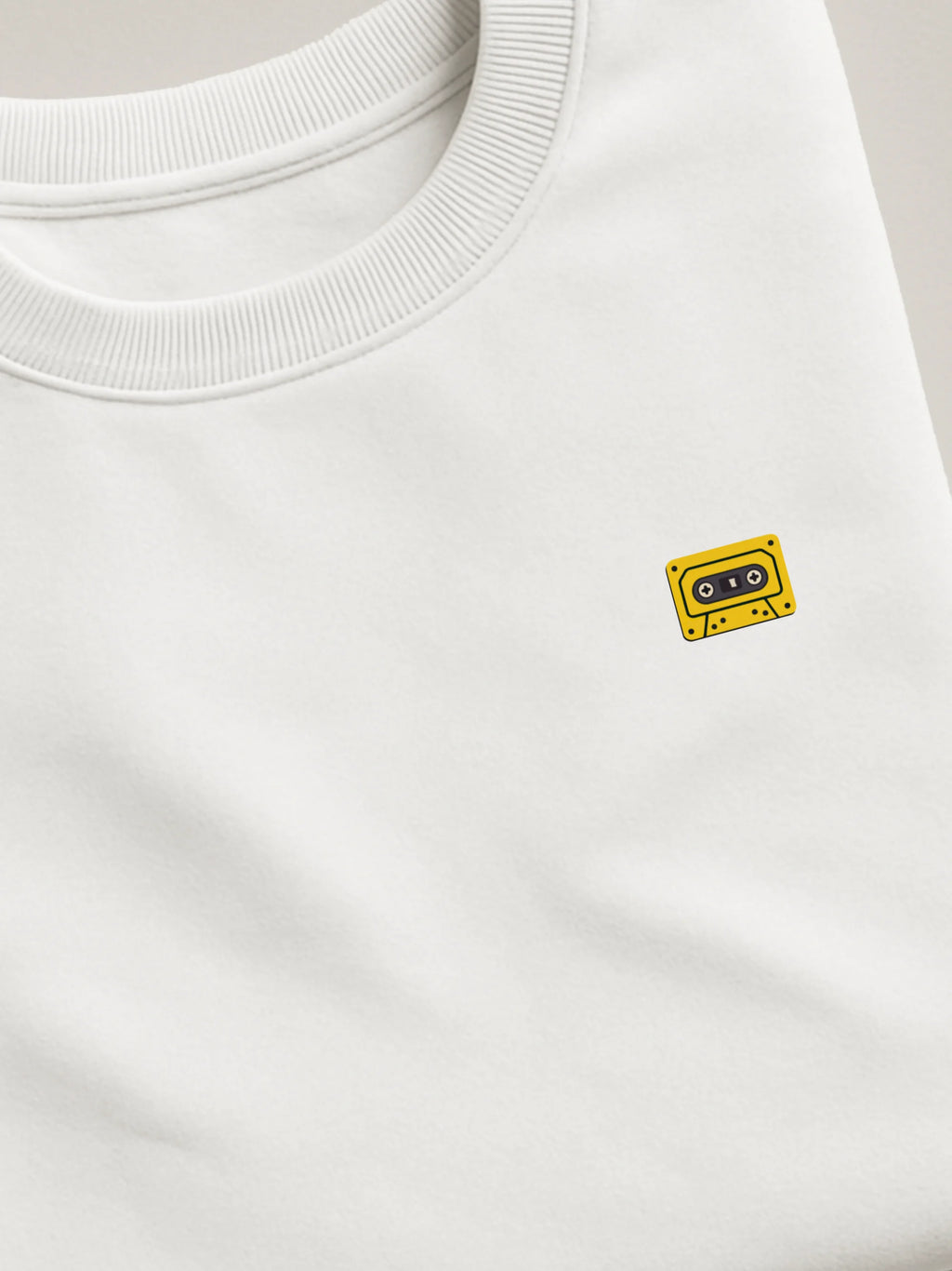 Retro Minis - Cassette - Regular/Oversized Sweatshirt White close-up by inspire.inc