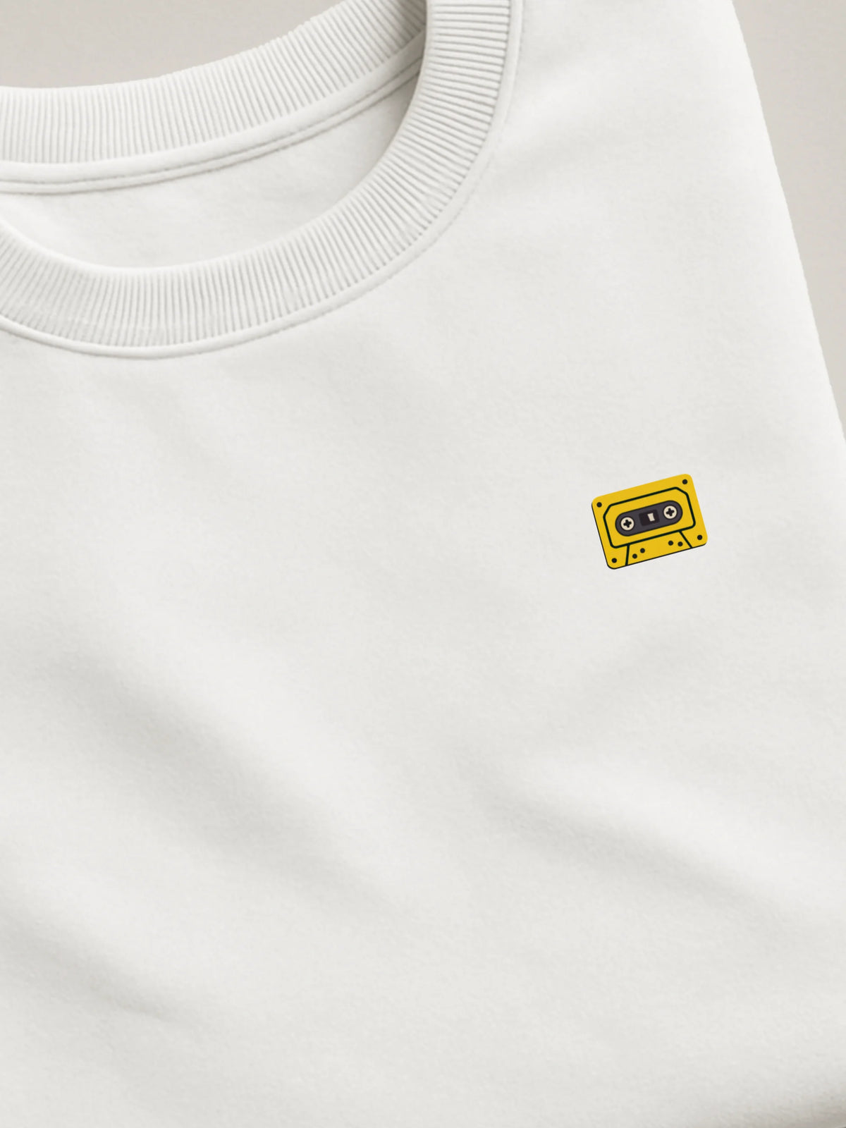 Retro Minis - Cassette - Regular/Oversized Sweatshirt White close-up by inspire.inc