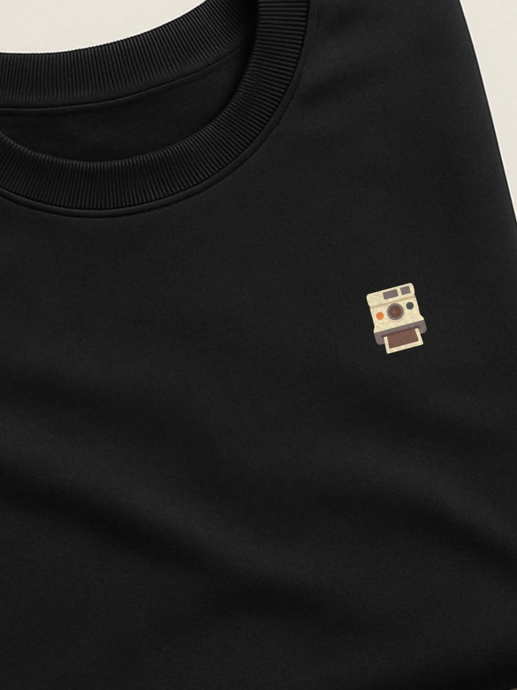 Retro Minis - Polaroid - Regular/Oversized Sweatshirt Black close-up by inspire.inc
