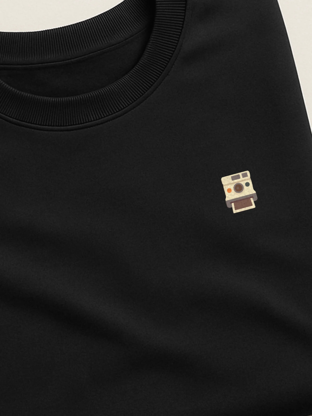 Retro Minis - Polaroid - Regular/Oversized Sweatshirt Black close-up by inspire.inc